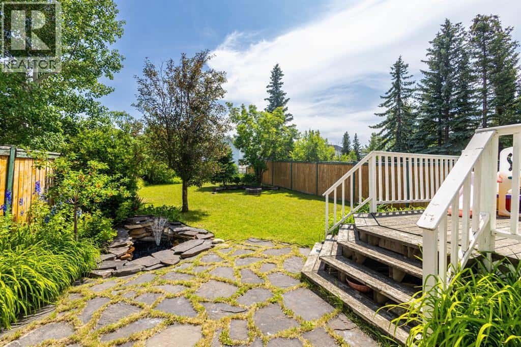 11137 Hidden Valley Drive NW — Calgary - Photo 4 of 35