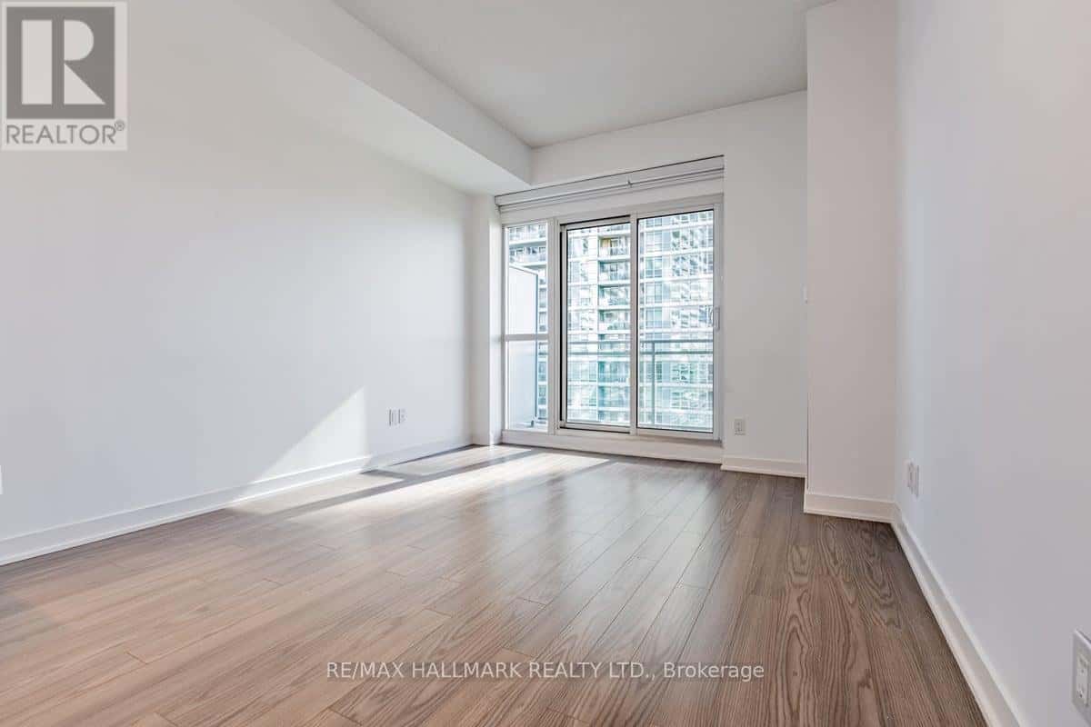 Toronto (Mimico) — Toronto (Mimico) - Photo 2 of 12