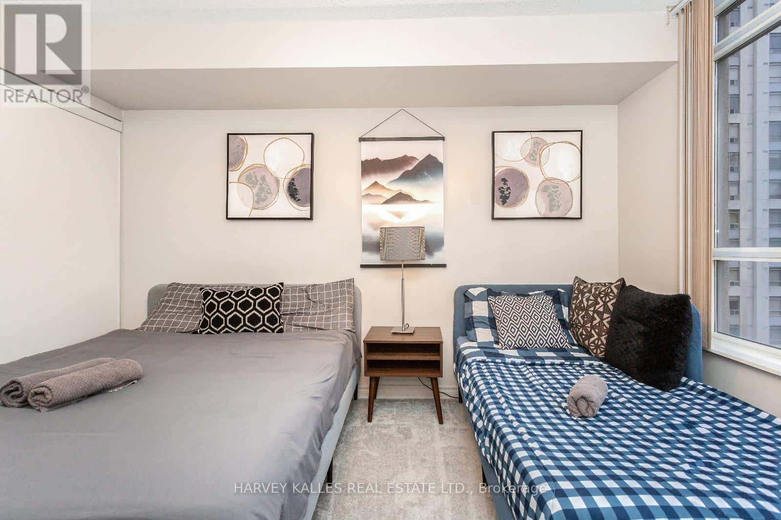 1626 - 3888 DUKE OF YORK BOULEVARD — Mississauga (City Centre) - Photo 3 of 38