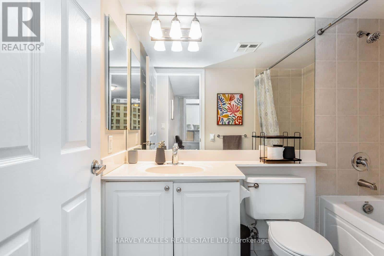 1626 - 3888 DUKE OF YORK BOULEVARD — Mississauga (City Centre) - Photo 2 of 38