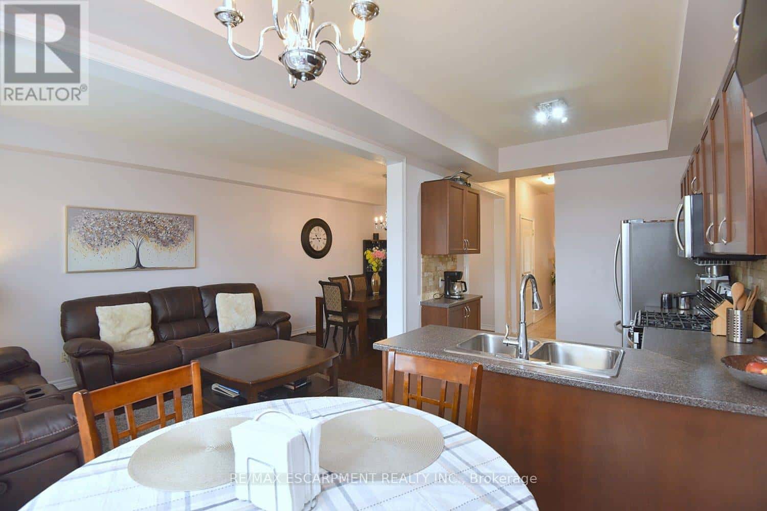 Hamilton (Lakeshore) — Hamilton (Lakeshore) - Photo 4 of 46