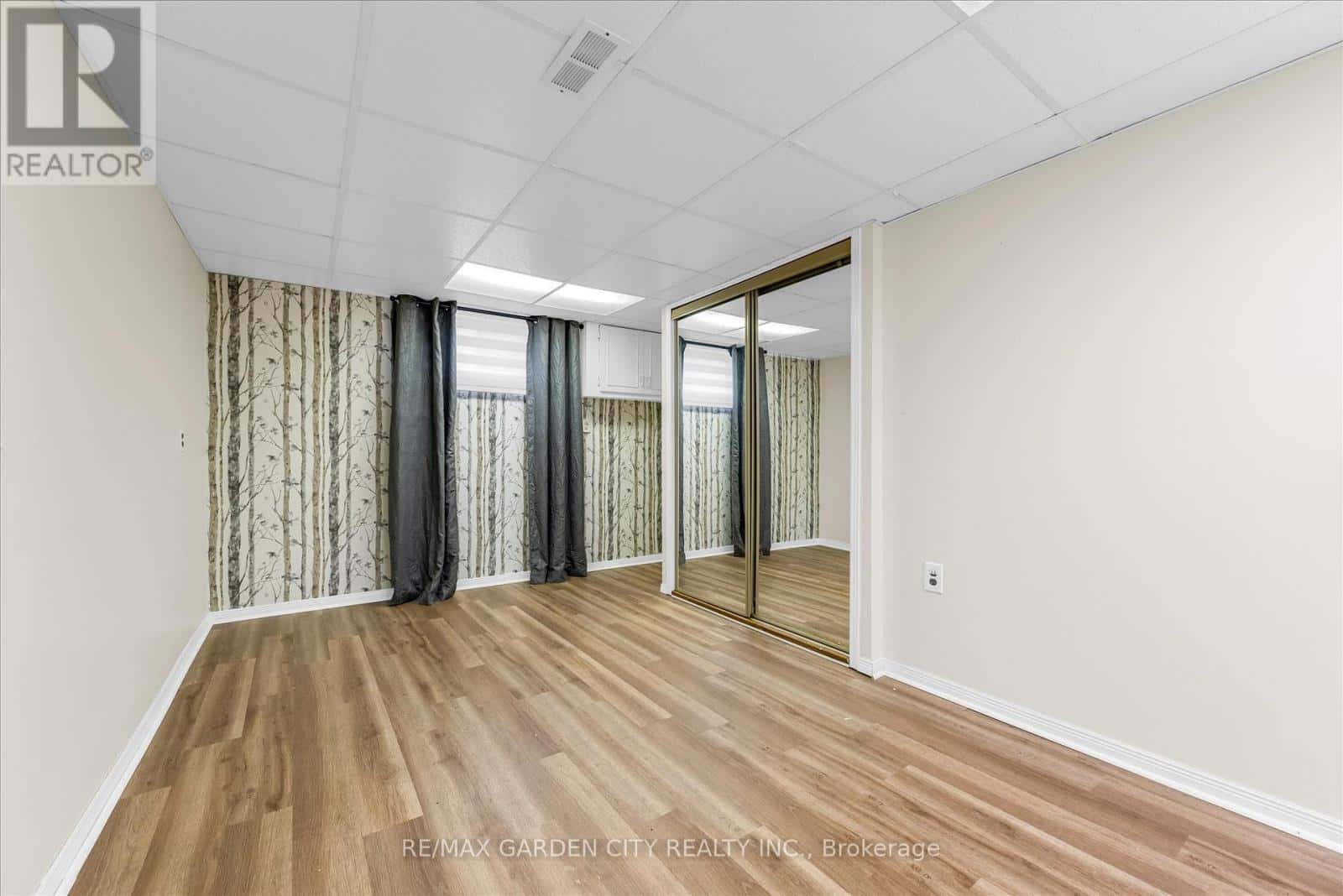 17 MARILYN STREET — Grimsby (Grimsby East) - Photo 5 of 27