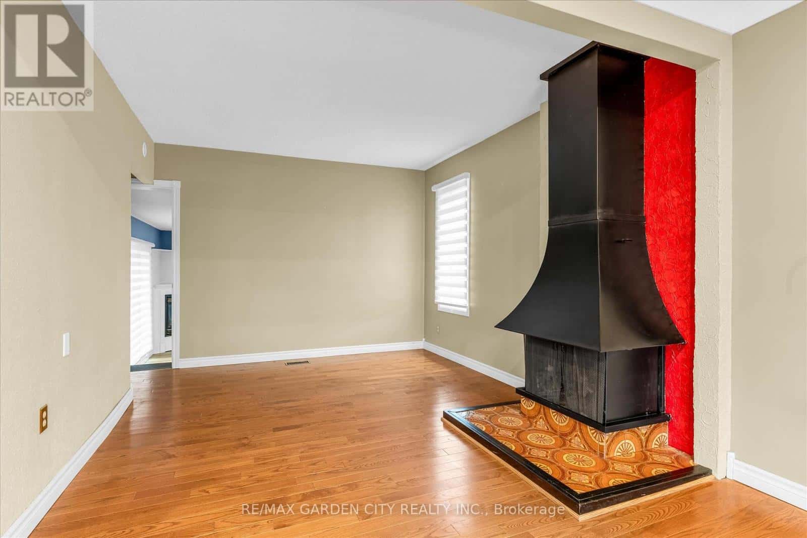 17 MARILYN STREET — Grimsby (Grimsby East) - Photo 3 of 27