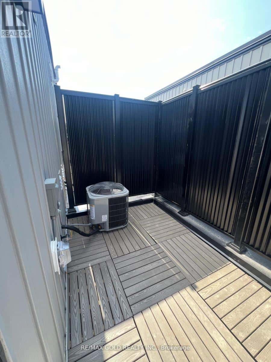 Bradford West Gwillimbury (Bradford) — Bradford West Gwillimbury (Bradford) - Photo 2 of 34