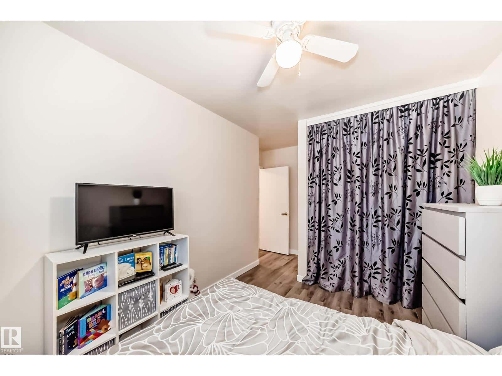 Edmonton — Edmonton - Photo 4 of 47