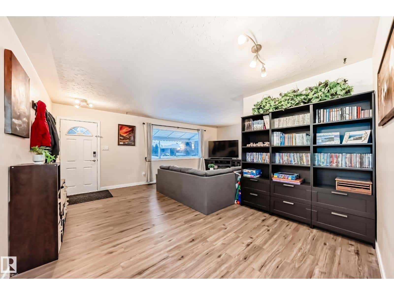 Edmonton — Edmonton - Photo 3 of 47