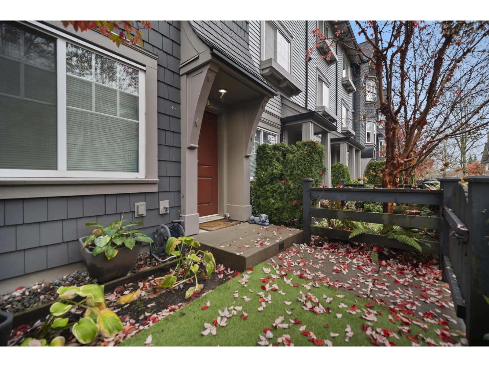 36 6450 187 STREET — Surrey, British Columbia - Photo 2 of 35