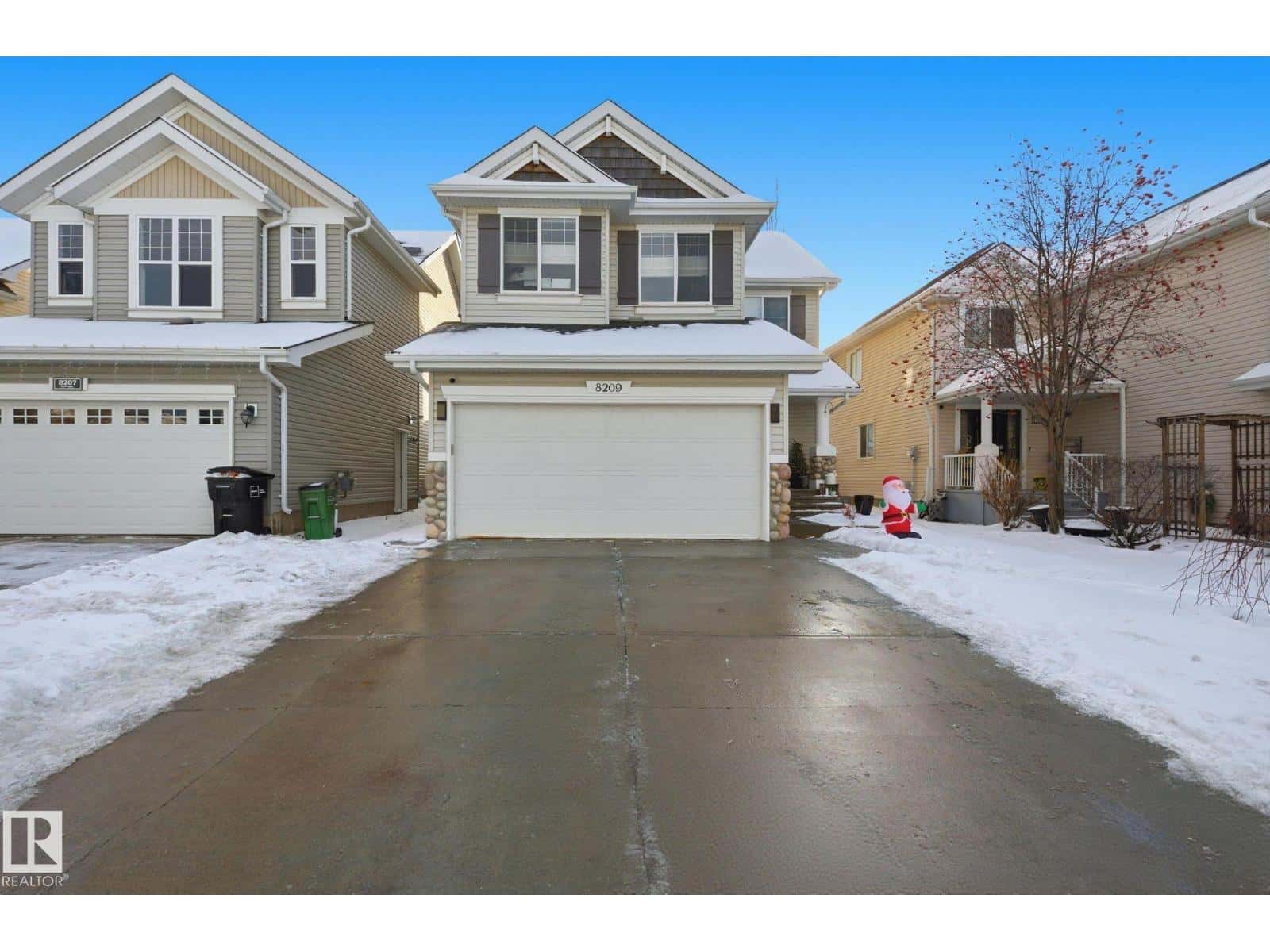 Edmonton — Edmonton - Photo 2 of 37