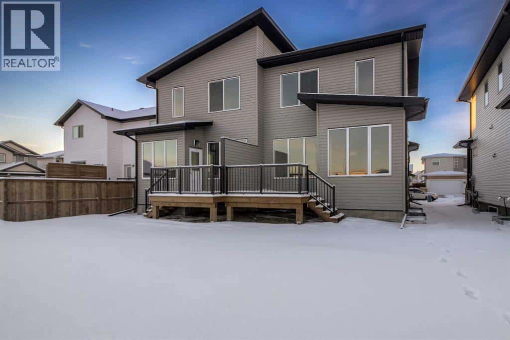 4357 28 Avenue S — Lethbridge, Alberta - Photo 2 of 24