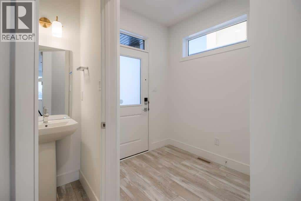 4357 28 Avenue S — Lethbridge, Alberta - Photo 4 of 24