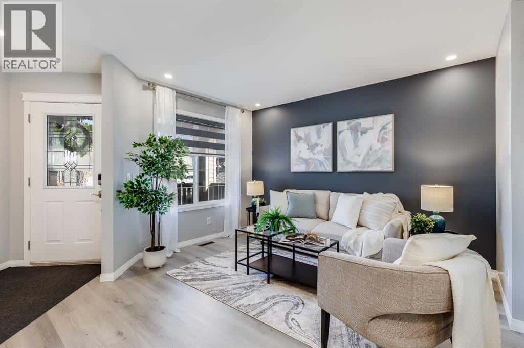 208 Fairways Bay NW — Airdrie, Alberta - Photo 4 of 46