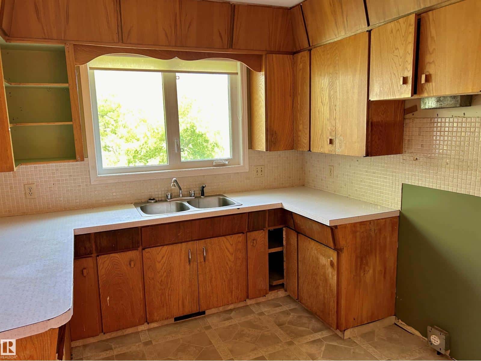 St. Paul Town — St. Paul Town - Photo 3 of 27