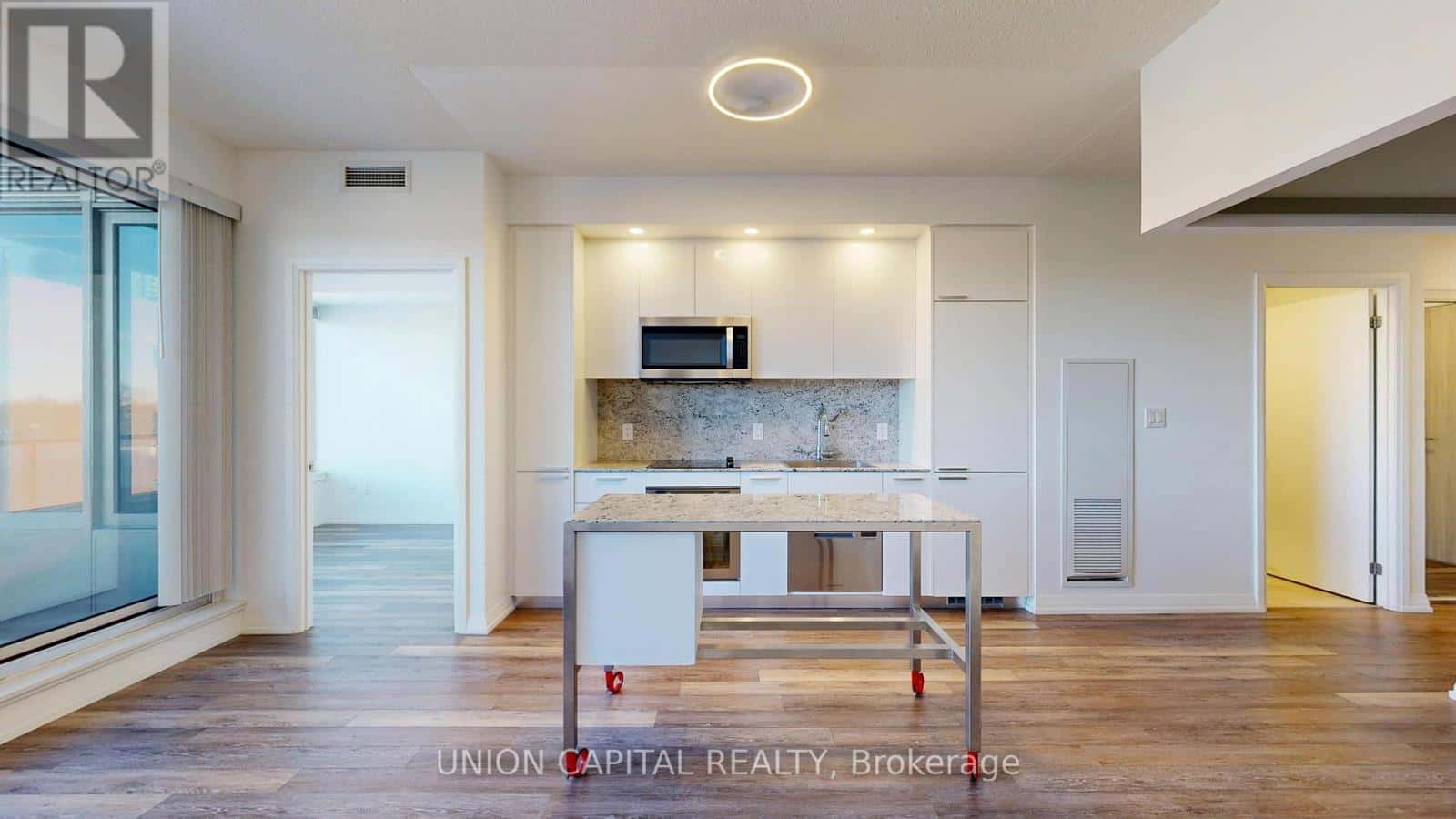 715 - 75 CANTERBURY PLACE — Toronto (Willowdale West) - Photo 2 of 27