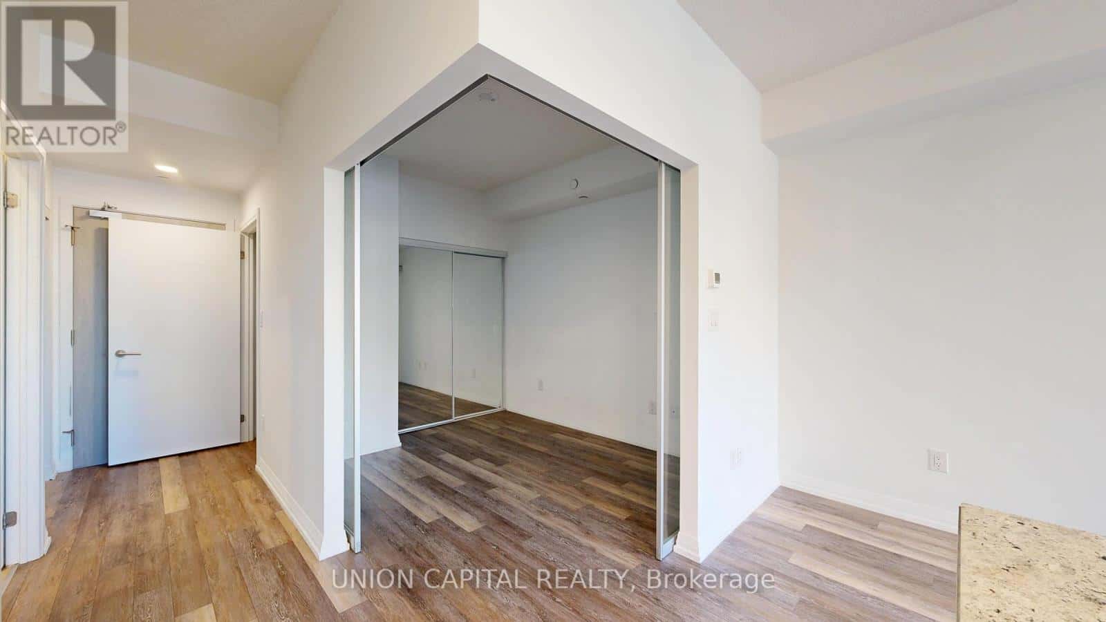 715 - 75 CANTERBURY PLACE — Toronto (Willowdale West) - Photo 5 of 27