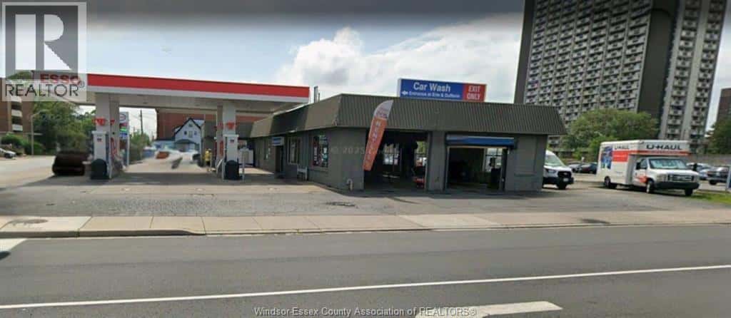 92 ERIE ... — Windsor - Photo 2 of 6