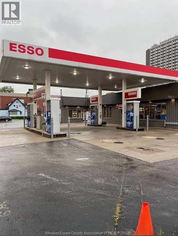 92 ERIE ... — Windsor - Photo 5 of 6