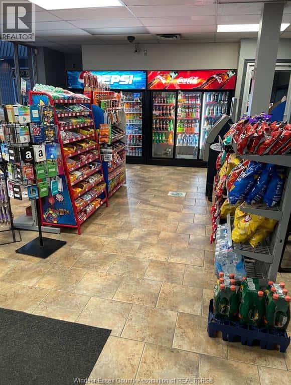 92 ERIE ... — Windsor - Photo 3 of 6