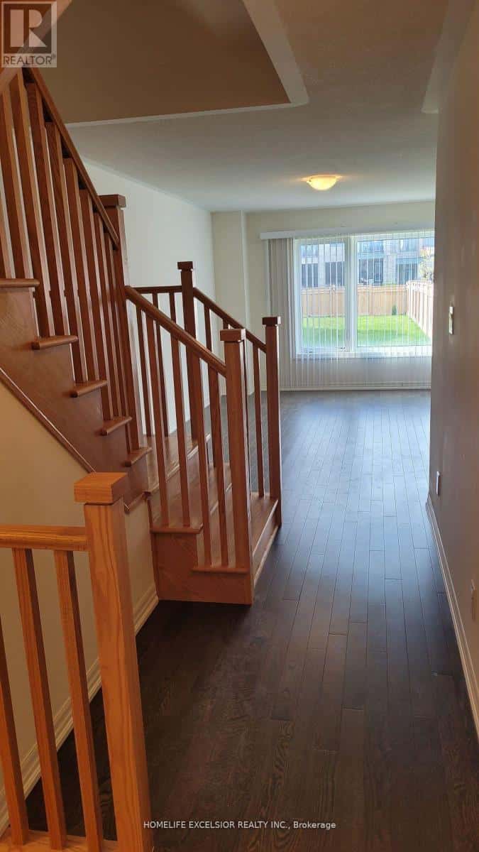 Newmarket (Woodland Hill) — Newmarket (Woodland Hill) - Photo 2 of 39