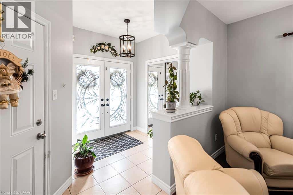 102 ERIKA Crescent — Hamilton - Photo 3 of 33