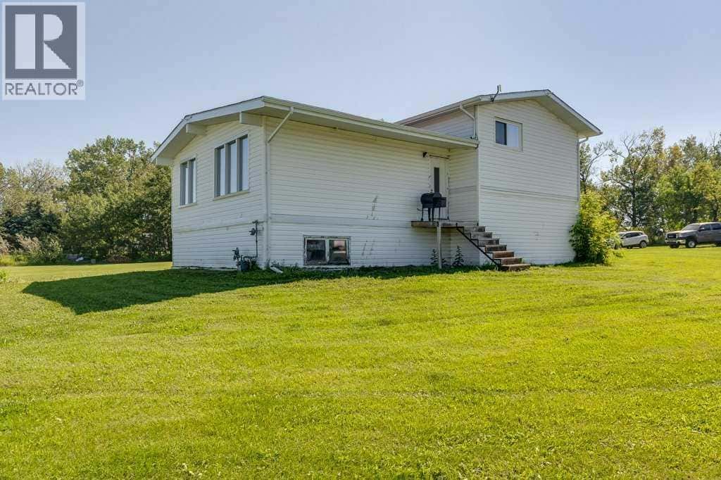 36258 Range Road 275 — Rural Red Deer County, Alberta - Photo 4 of 46