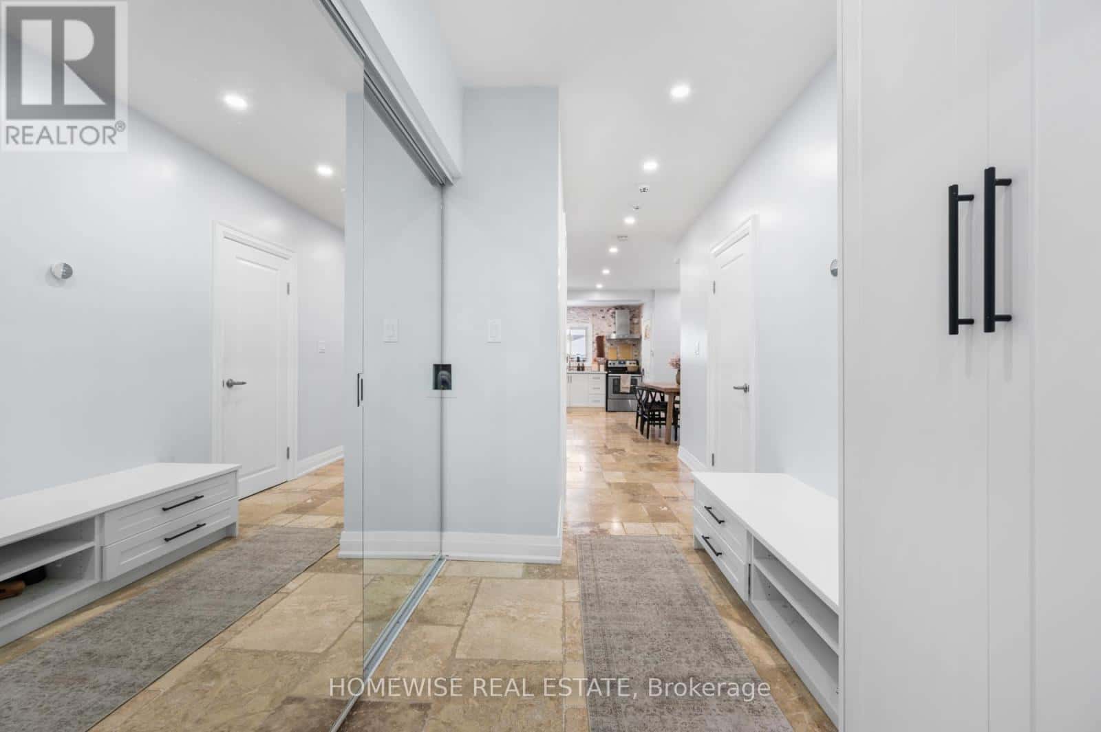 Toronto (Briar Hill-Belgravia) — Toronto (Briar Hill-Belgravia) - Photo 2 of 20