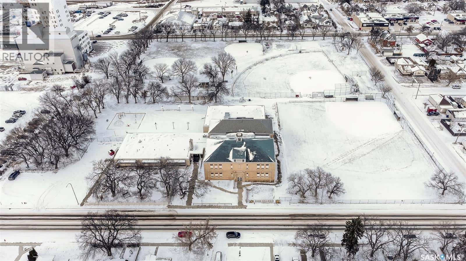 500 Coteau STREET W — Moose Jaw - Photo 5 of 50