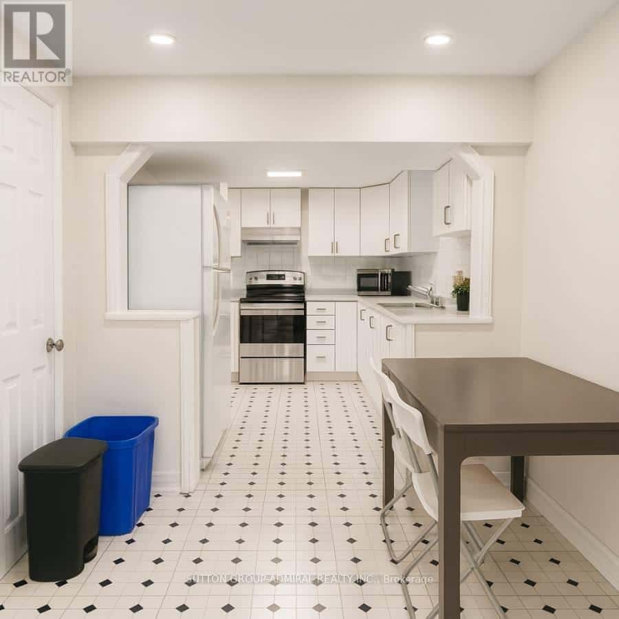 Vaughan (Brownridge) — Vaughan (Brownridge) - Photo 5 of 8