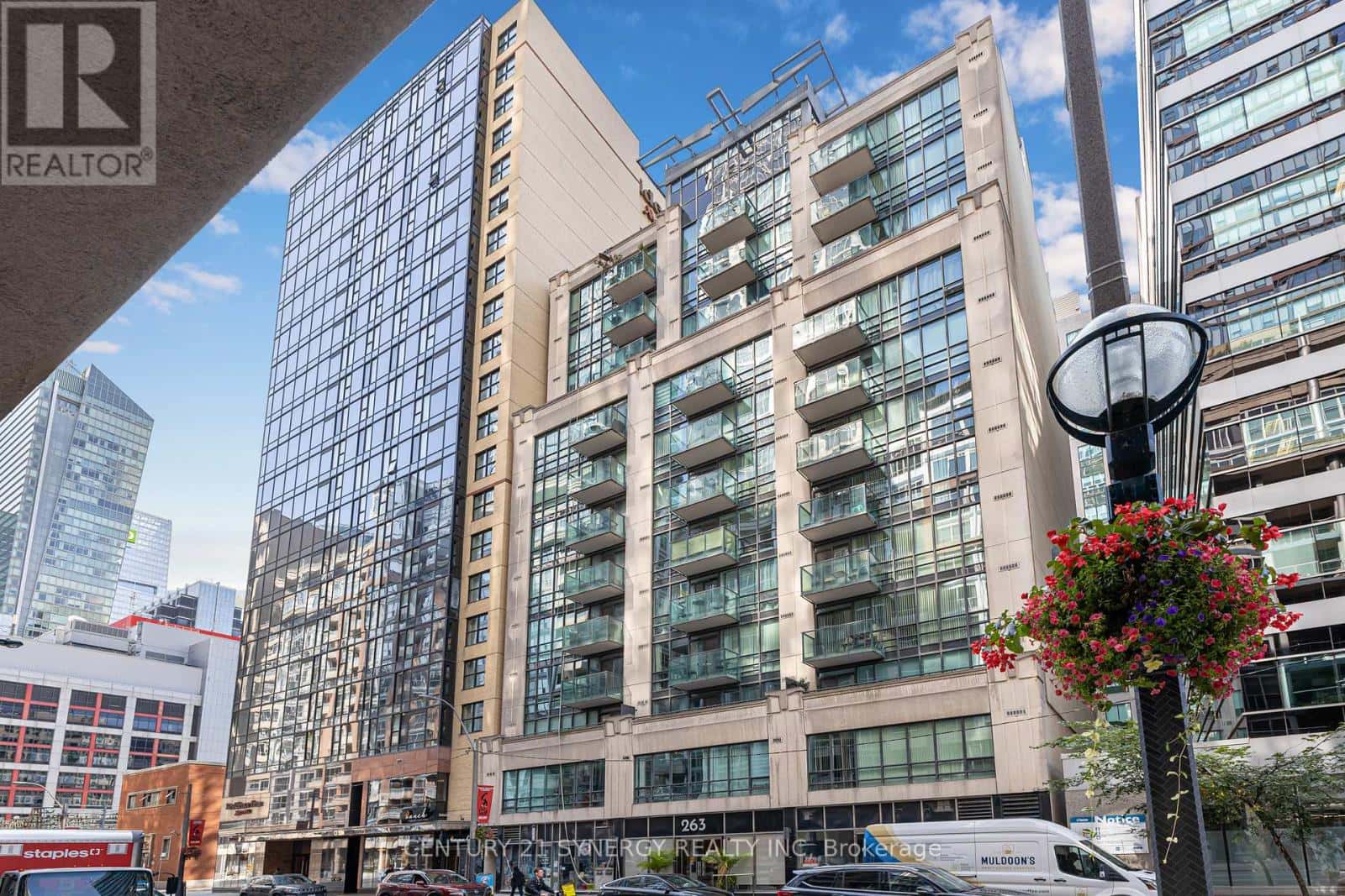 Toronto (Waterfront Communities) — Toronto (Waterfront Communities) - Photo 2 of 28