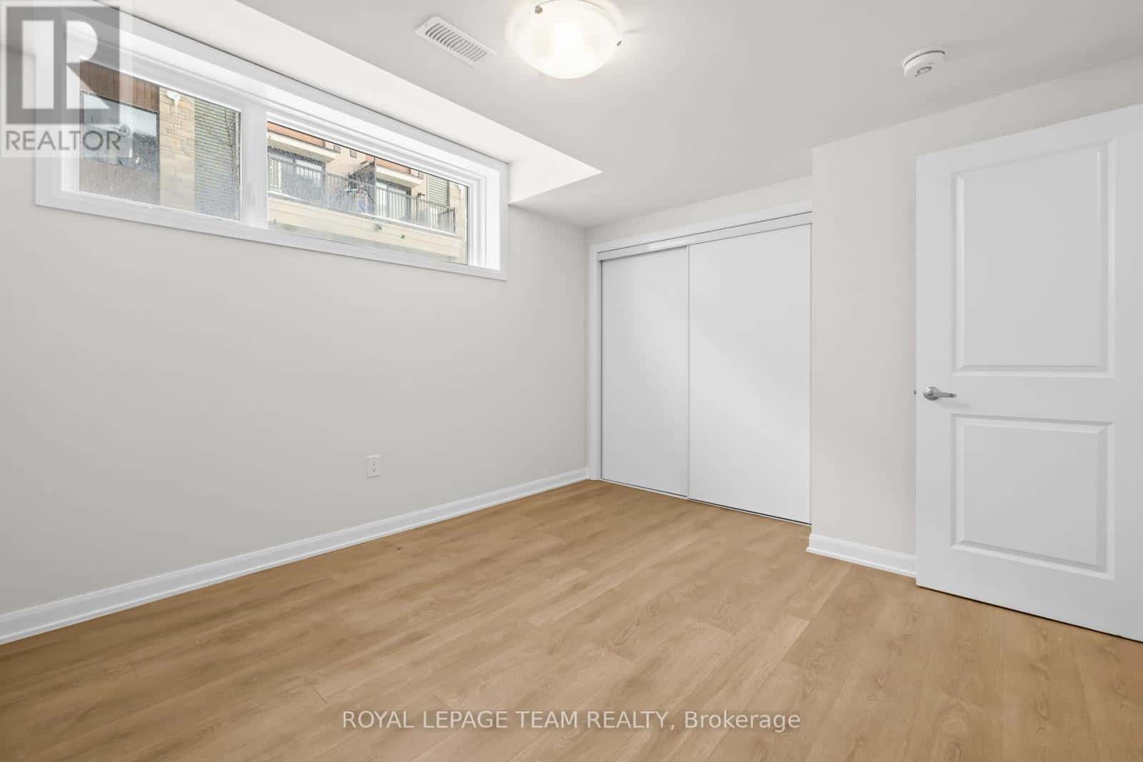 Ottawa — Ottawa - Photo 2 of 18