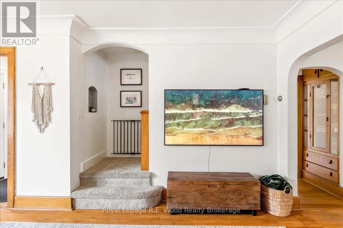 Tillsonburg — Tillsonburg - Photo 2 of 46