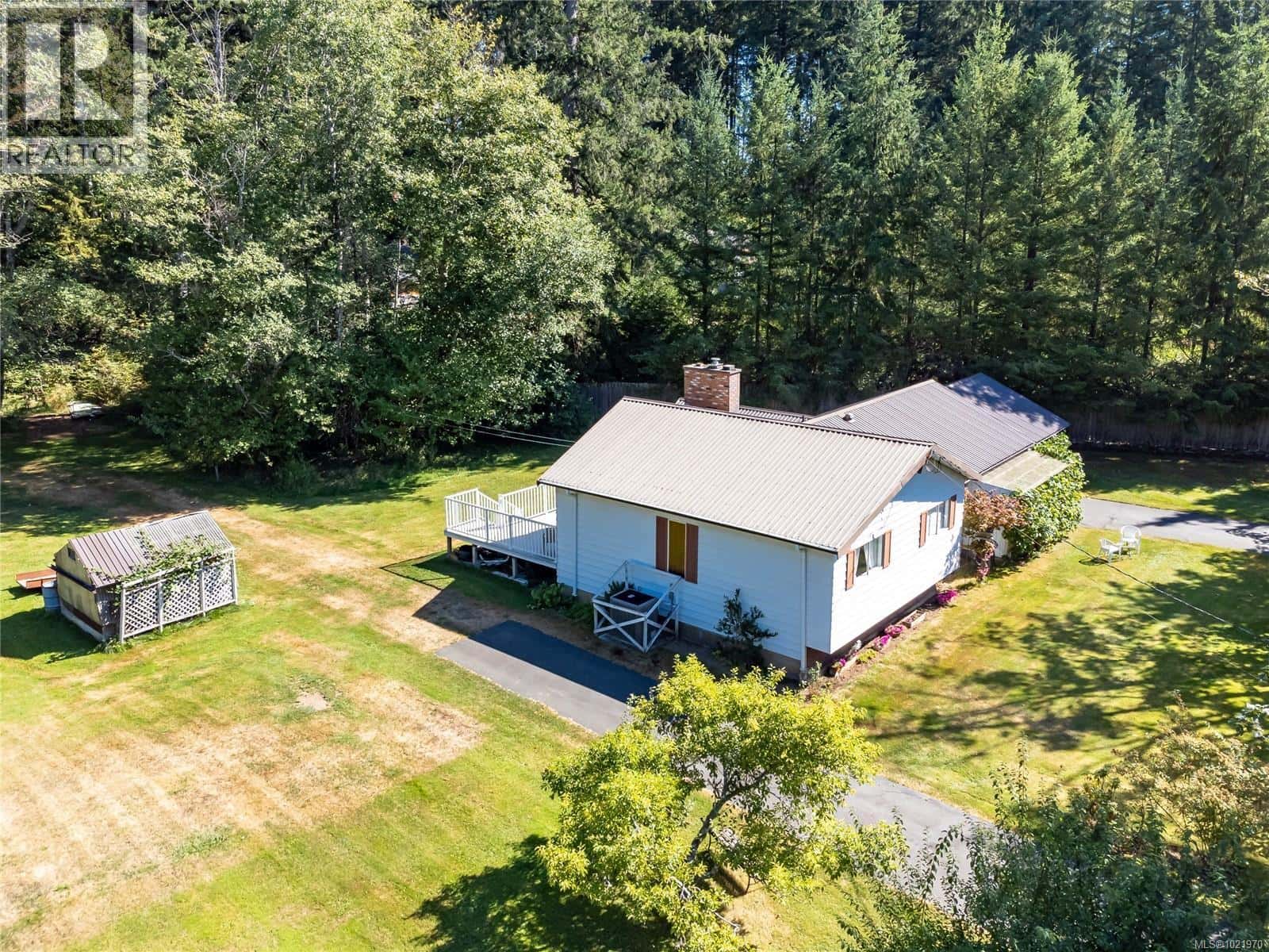 7602 Island Hwy N — Black Creek - Photo 2 of 64