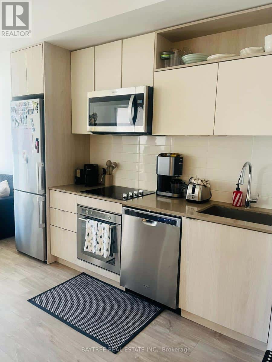 Toronto (Waterfront Communities) — Toronto (Waterfront Communities) - Photo 5 of 8