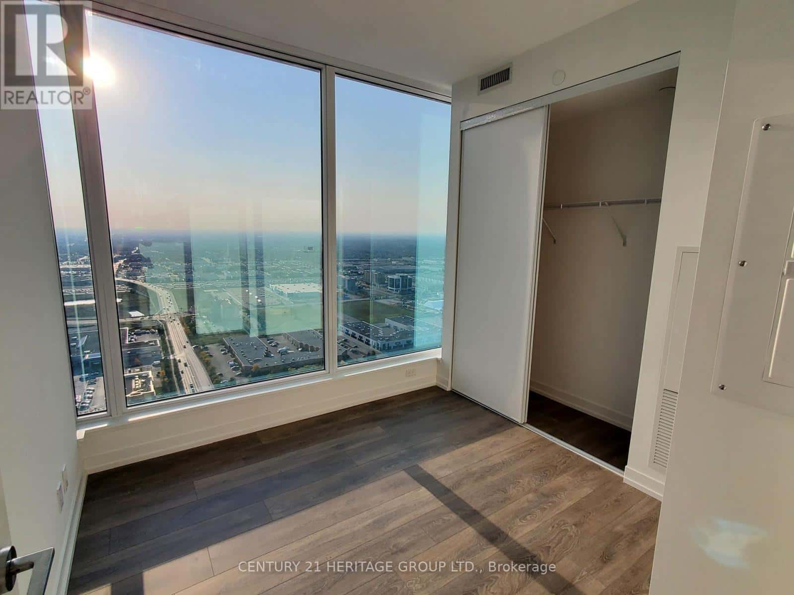 Vaughan (Vaughan Corporate Centre) — Vaughan (Vaughan Corporate Centre) - Photo 3 of 23