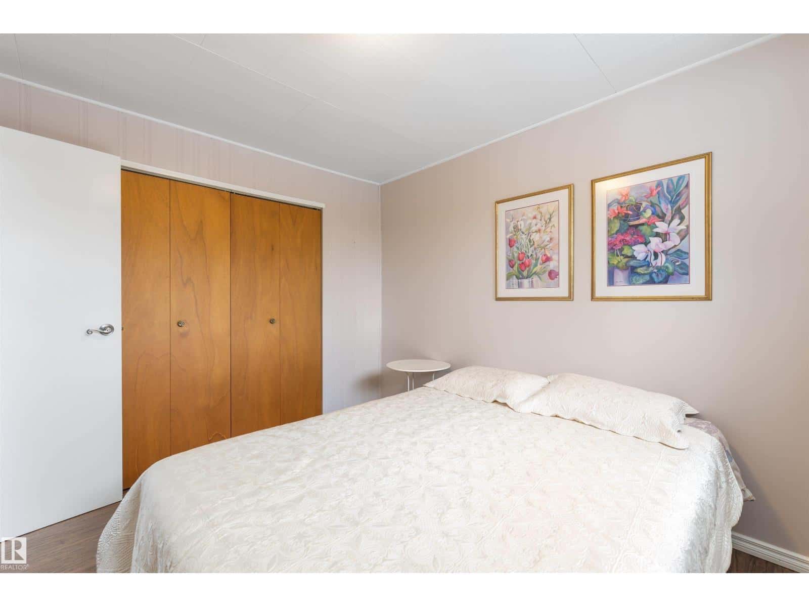 Edmonton — Edmonton - Photo 5 of 47