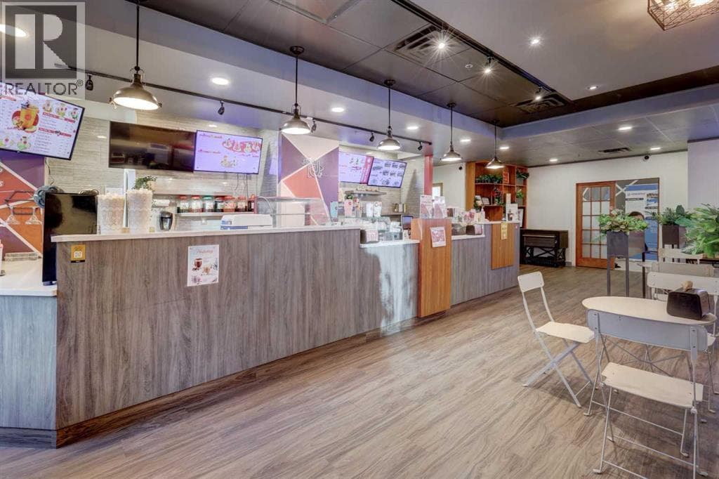 Calgary — Calgary - Main photo