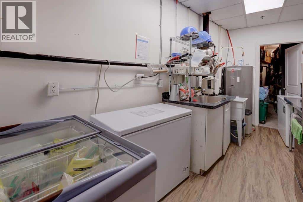 Calgary — Calgary - Photo 4 of 15