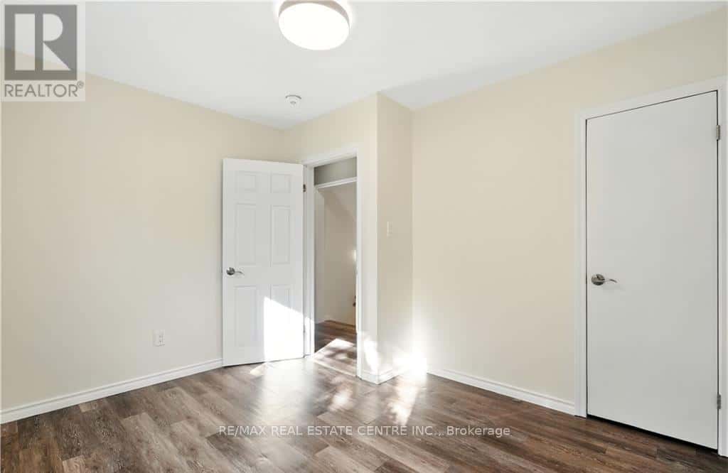 Kitchener — Kitchener - Photo 5 of 19