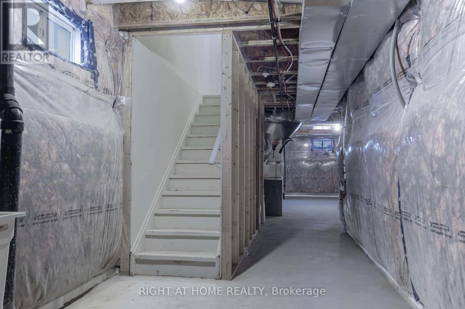 Thorold (Rolling Meadows) — Thorold (Rolling Meadows) - Photo 2 of 45