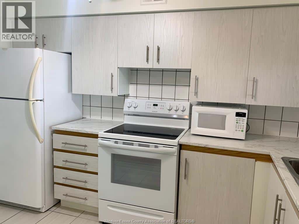 Windsor — Windsor - Photo 5 of 37