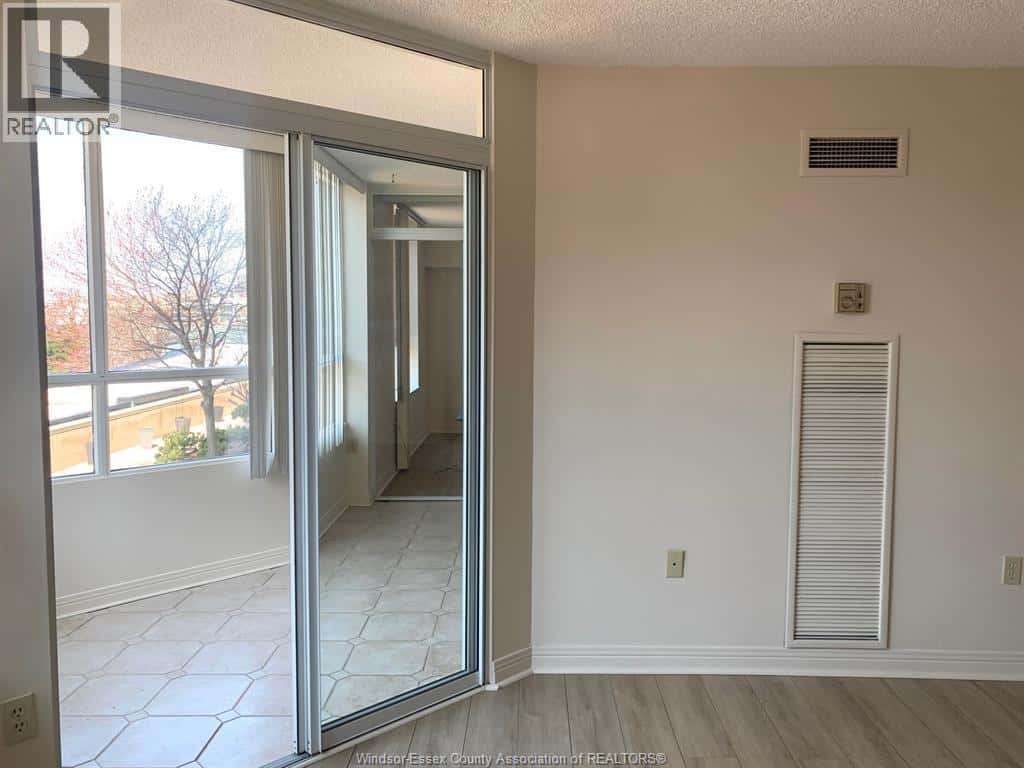 Windsor — Windsor - Photo 3 of 37