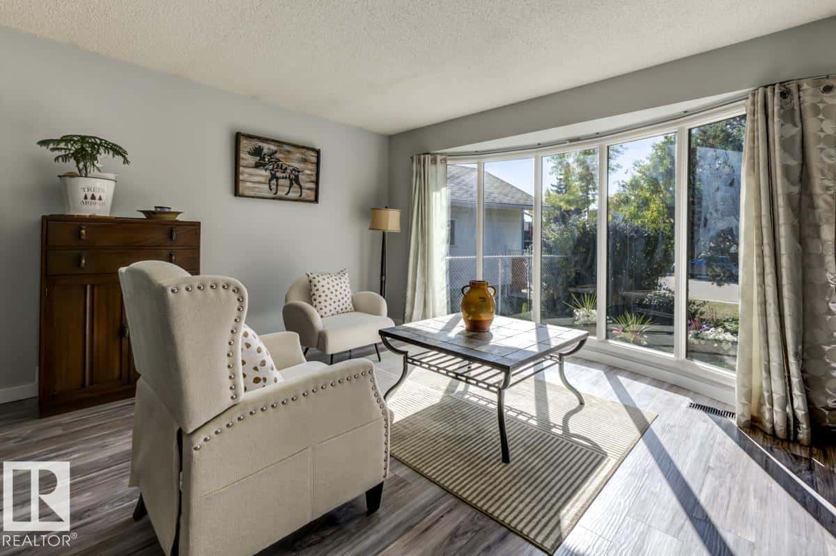 669 VILLAGE DR — Sherwood Park, Alberta - Photo 4 of 61