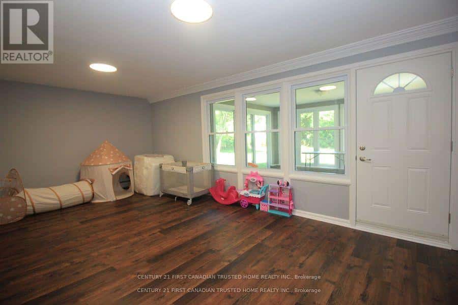 133 DEER PARK CIRCLE W — London North (North P) - Photo 5 of 44