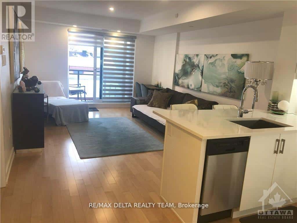 Ottawa — Ottawa - Photo 4 of 21