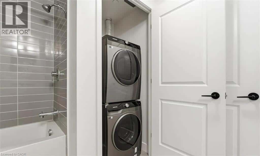 Oakville — Oakville - Photo 4 of 47