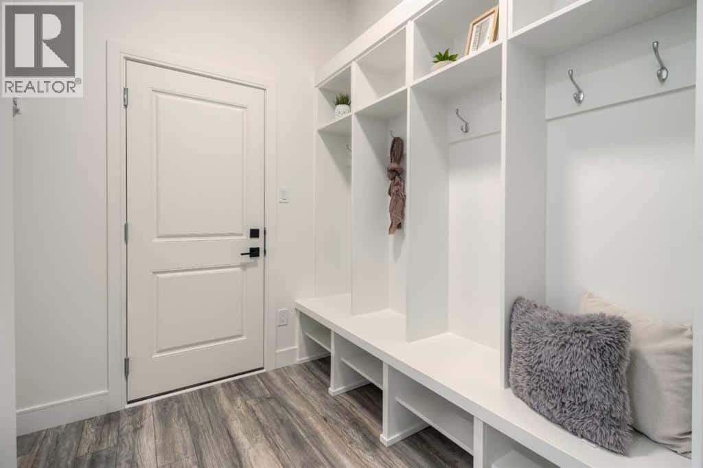 4345 31 Avenue S — Lethbridge, Alberta - Photo 4 of 17