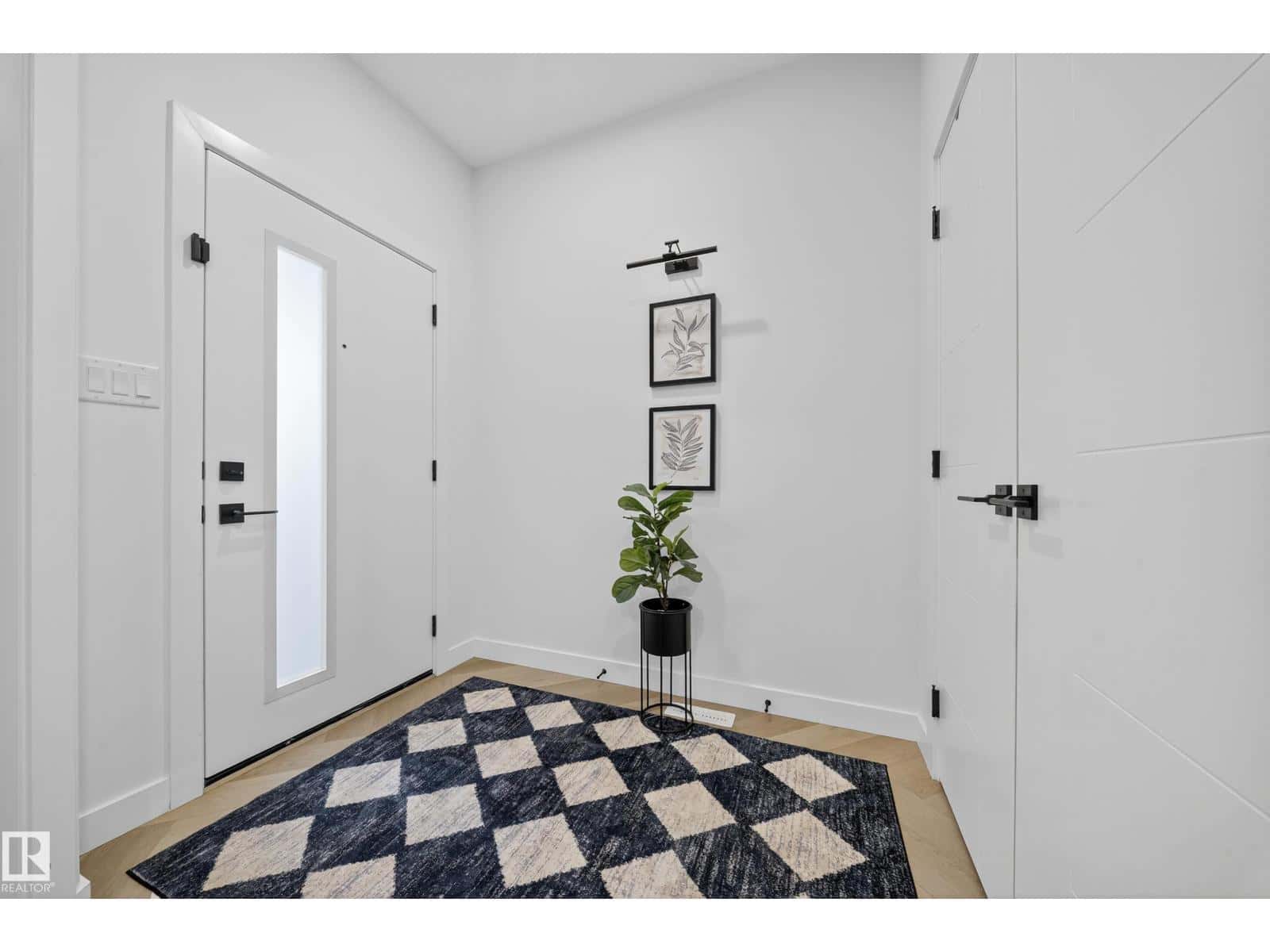 Edmonton — Edmonton - Photo 5 of 68