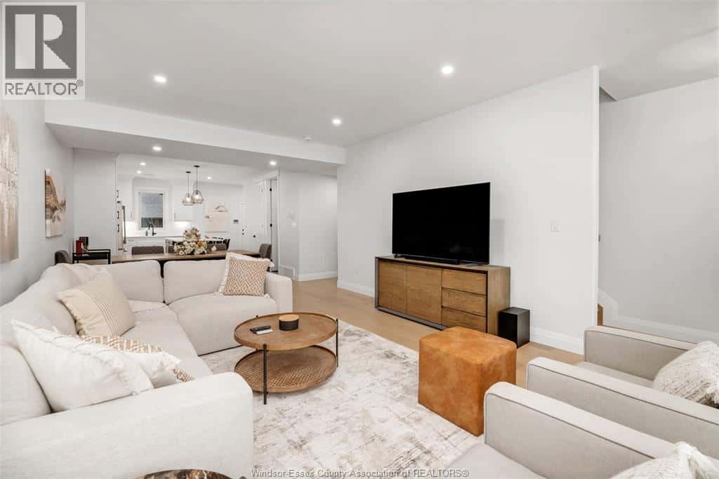 Windsor — Windsor - Photo 3 of 28