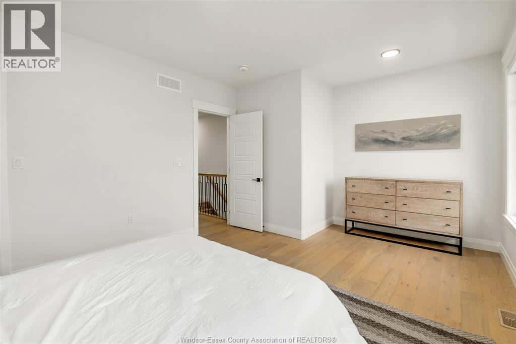 Windsor — Windsor - Photo 5 of 28