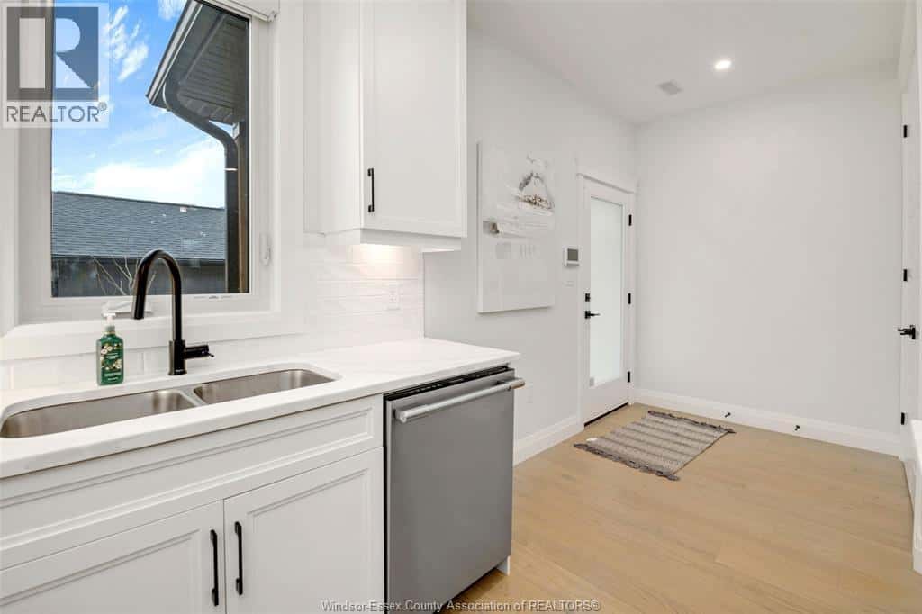 Windsor — Windsor - Photo 4 of 28