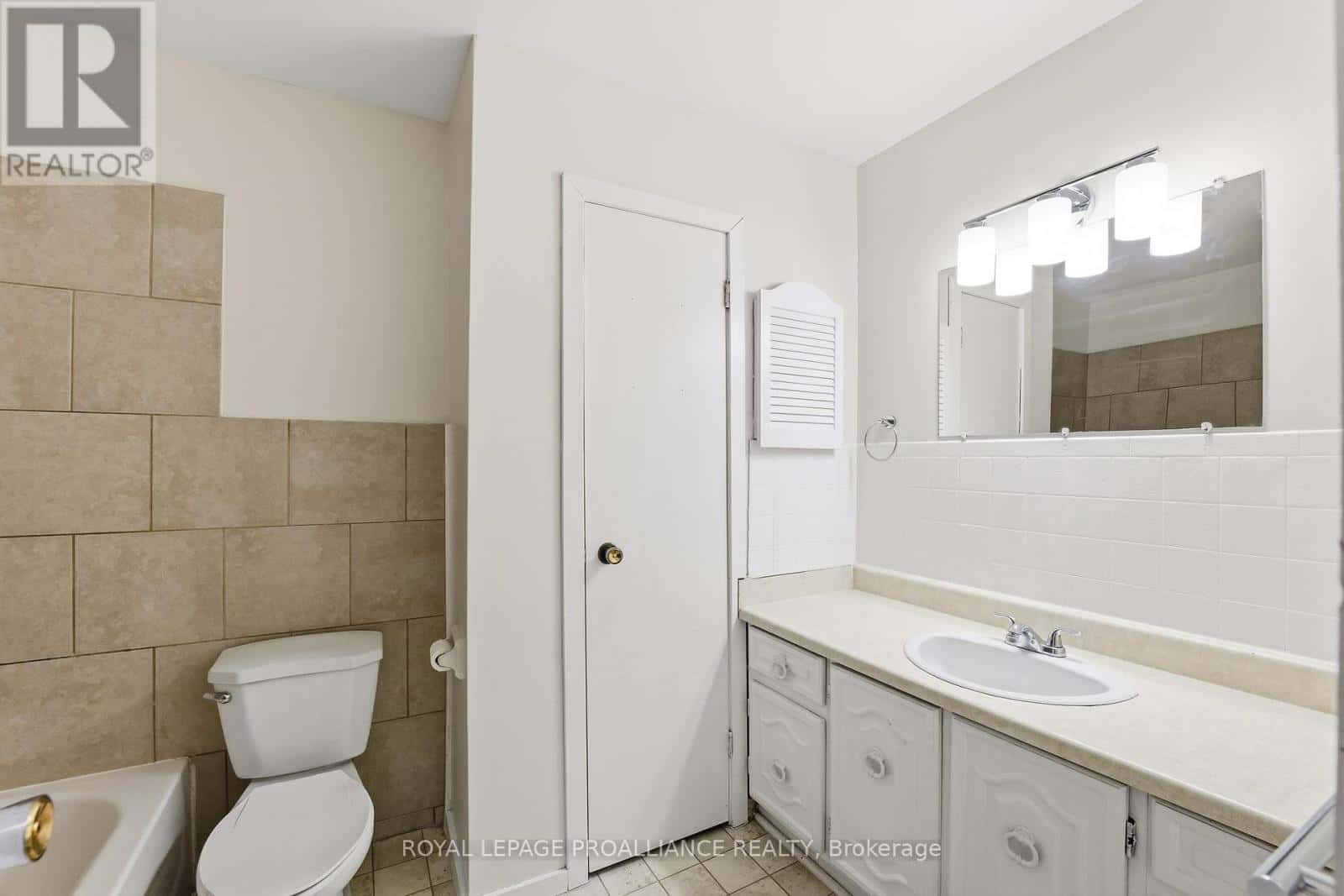 Cobourg — Cobourg - Photo 2 of 27